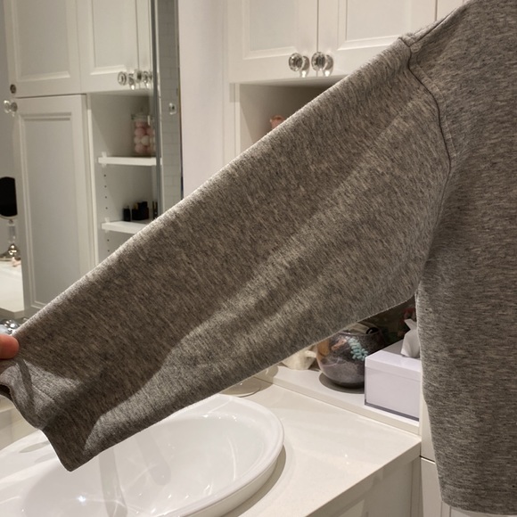 Uniqlo crop top - Picture 4 of 7